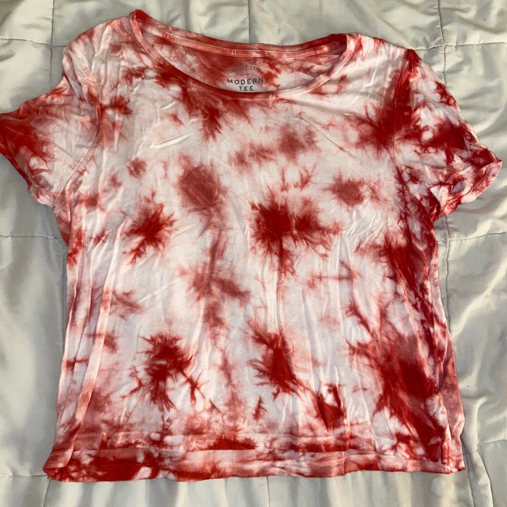 Cropped tie-dye shirt